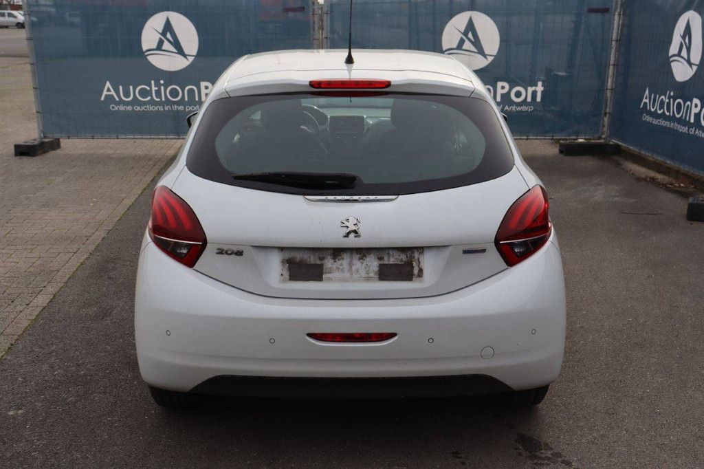 Passenger car Peugeot 208 Petrol 82hp 2017 (Margin)
