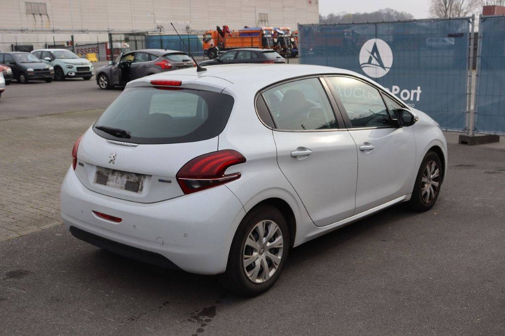 Passenger car Peugeot 208 Petrol 82hp 2017 (Margin)