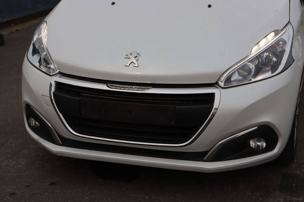 Passenger car Peugeot 208 Petrol 82hp 2017 (Margin)