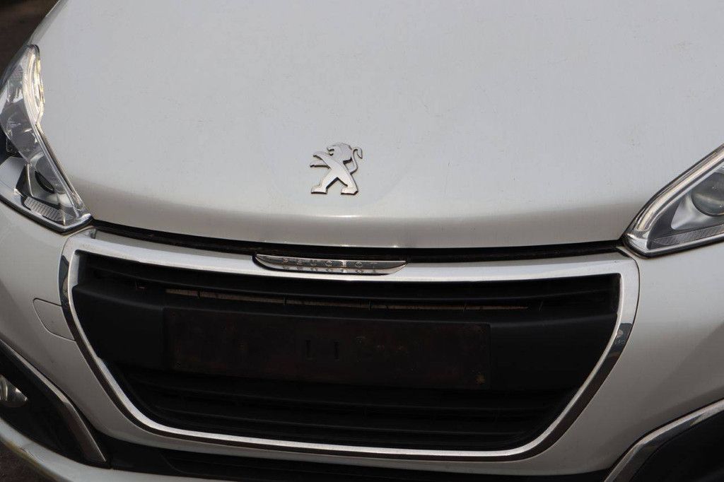 Passenger car Peugeot 208 Petrol 82hp 2017 (Margin)