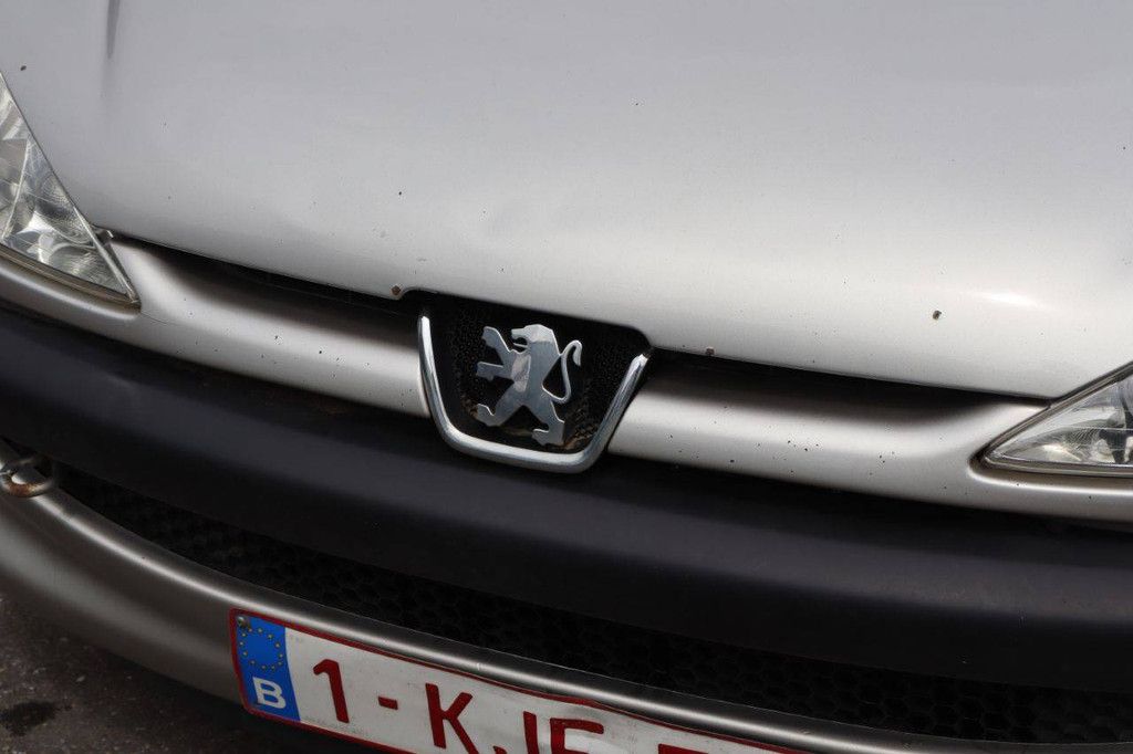 Passenger car Peugeot 206 Petrol 75hp 2006 (Margin)