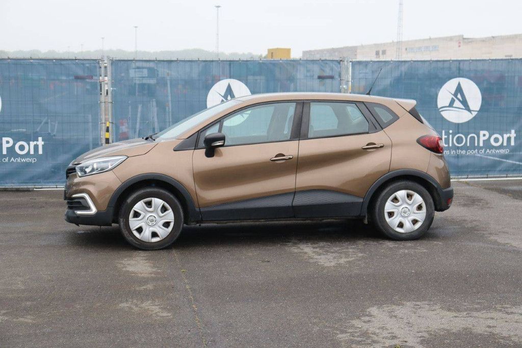 Passenger car Renault Captur Petrol 90hp 2018 (Margin)
