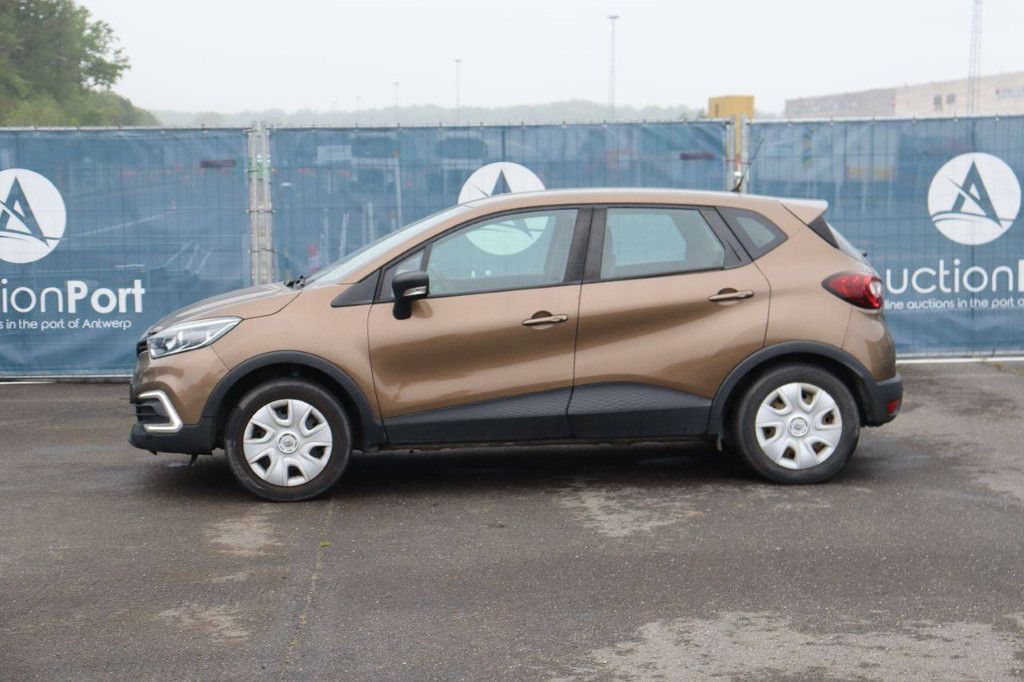 Passenger car Renault Captur Petrol 90hp 2018 (Margin)