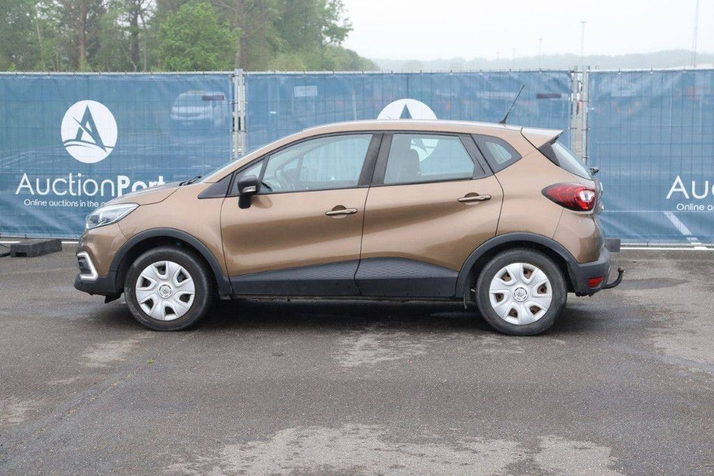Passenger car Renault Captur Petrol 90hp 2018 (Margin)