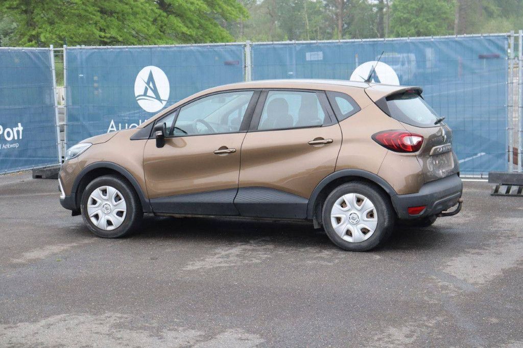 Passenger car Renault Captur Petrol 90hp 2018 (Margin)
