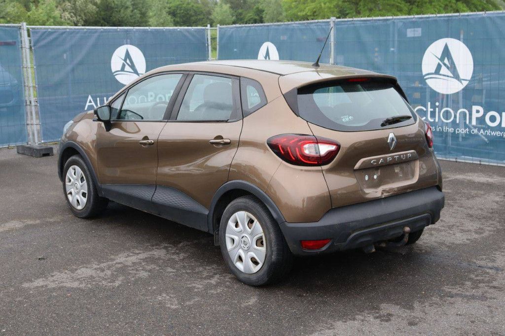 Passenger car Renault Captur Petrol 90hp 2018 (Margin)