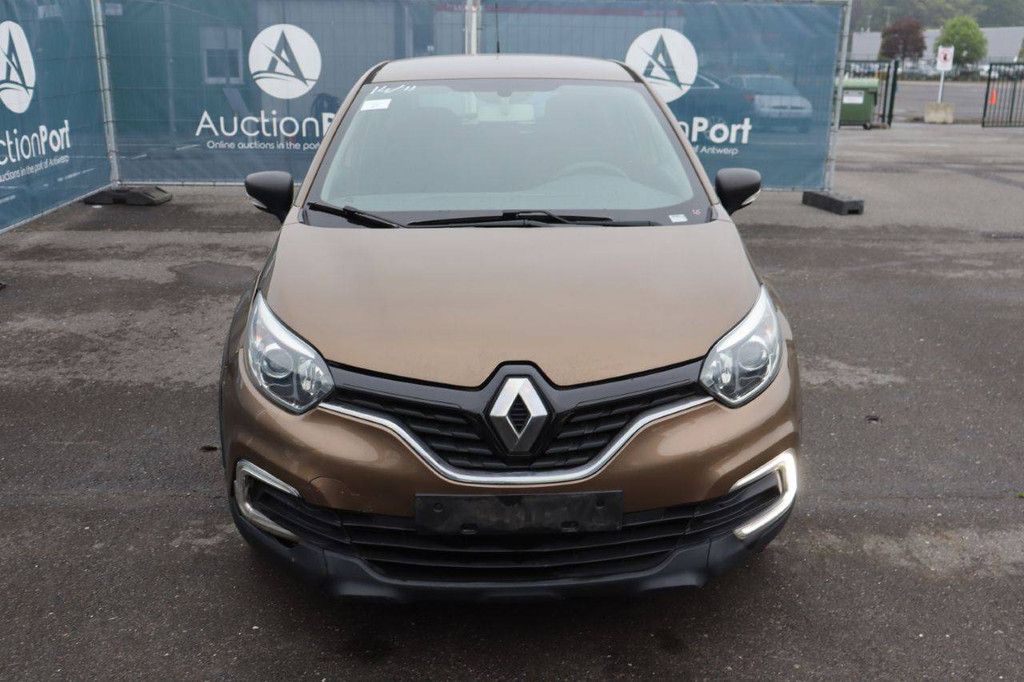 Passenger car Renault Captur Petrol 90hp 2018 (Margin)