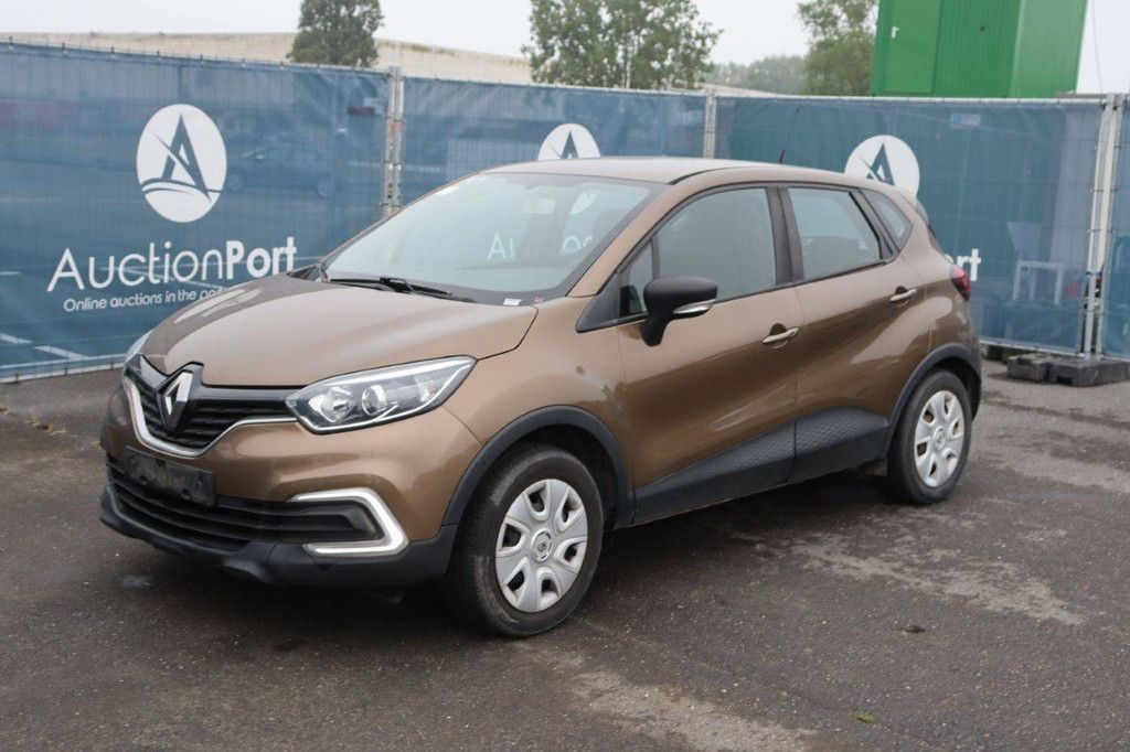 Passenger car Renault Captur Petrol 90hp 2018 (Margin)