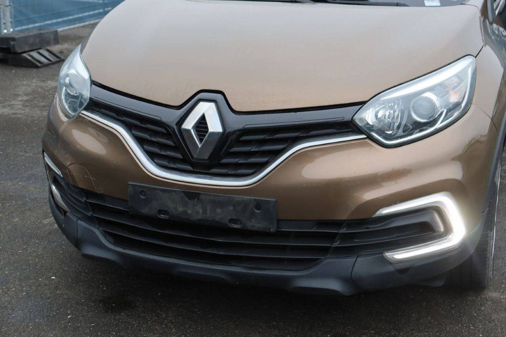 Passenger car Renault Captur Petrol 90hp 2018 (Margin)