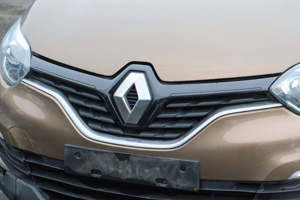 Passenger car Renault Captur Petrol 90hp 2018 (Margin)