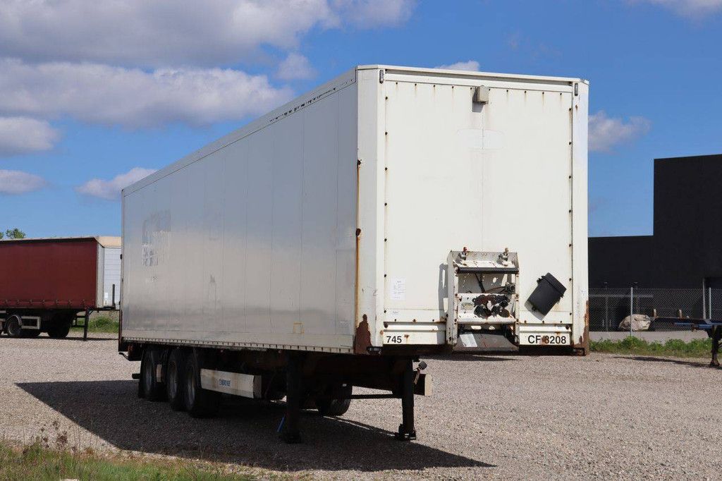 Geschlossener Sattelauflieger Krone SD 41000kg 2010