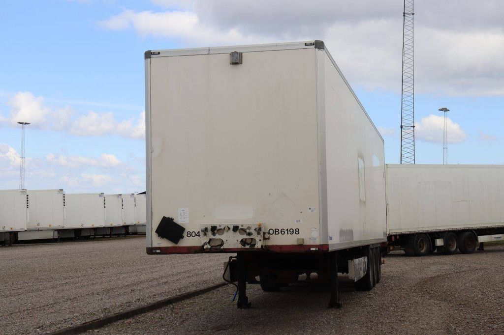 Closed Semi-Trailer Krone SD 39000kg 2007