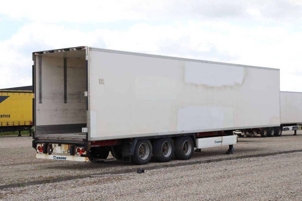 Closed Semi-Trailer Krone SD 39000kg 2007