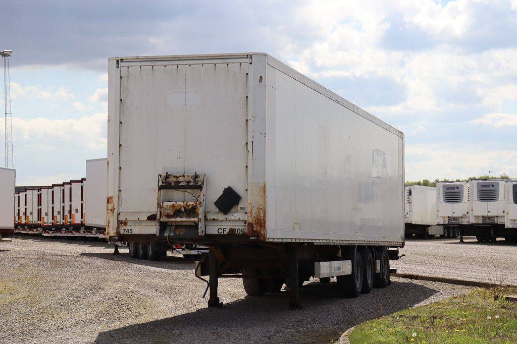 Closed Semi-Trailer Krone SD 41000kg 2010
