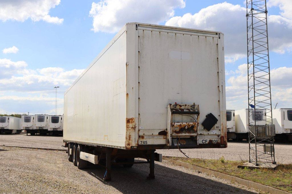 Closed Semi-Trailer Krone SD 41000kg 2010