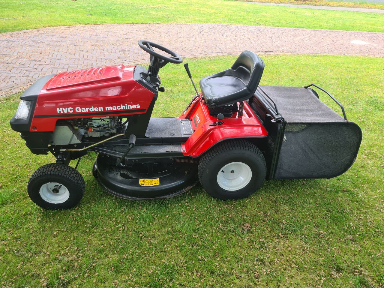 MTD zitmaaier met opvangbak.