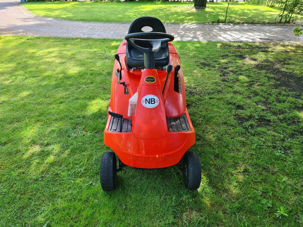 OM 72C 12.5 H zitmaaier met opvangbak hydrostaat.