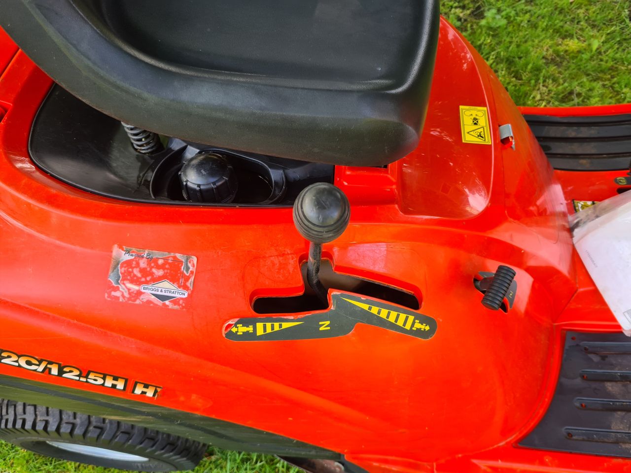 OM 72C 12.5 H zitmaaier met opvangbak hydrostaat.