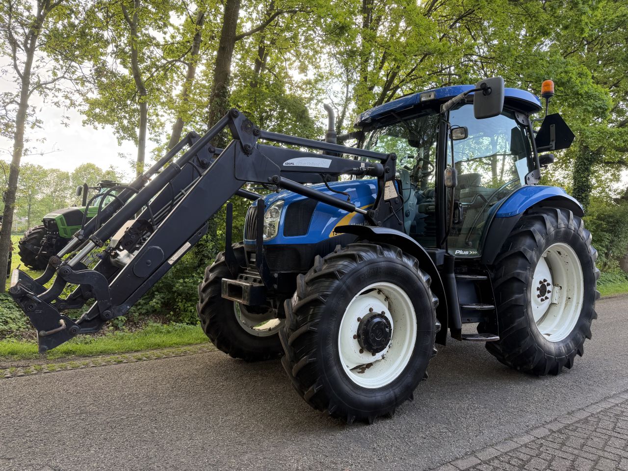New Holland TS100A Plus