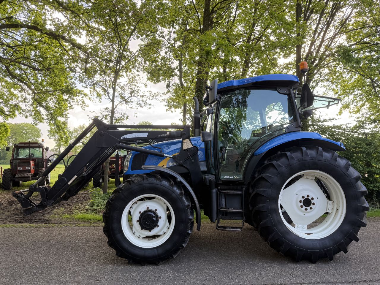 New Holland TS100A Plus