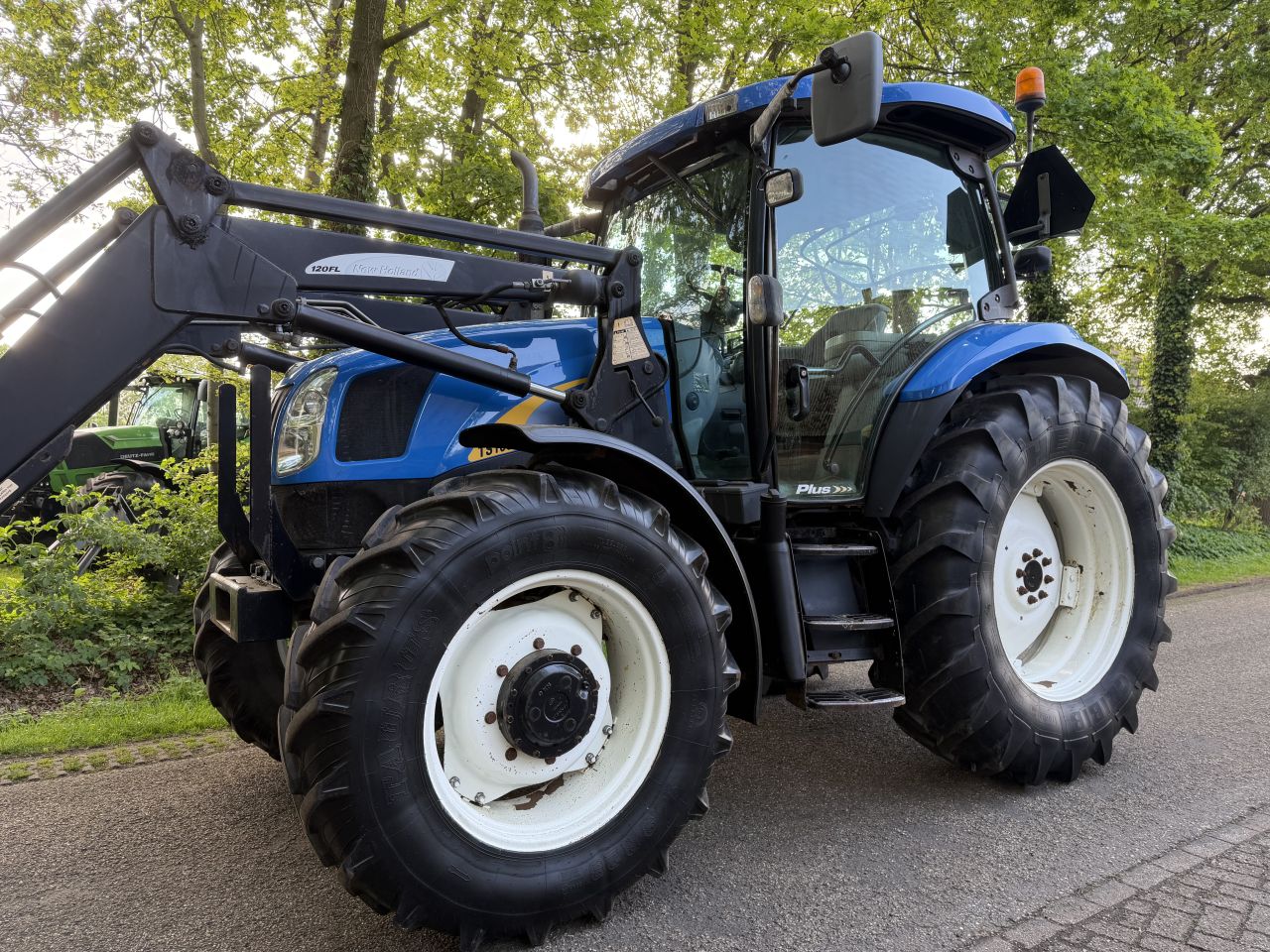 New Holland TS100A Plus