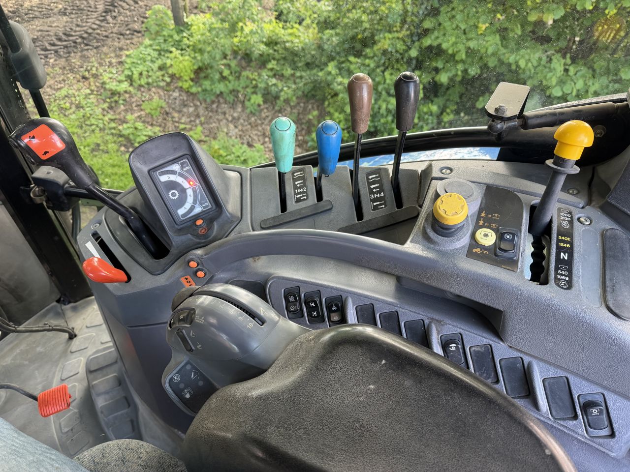 New Holland TS100A Plus