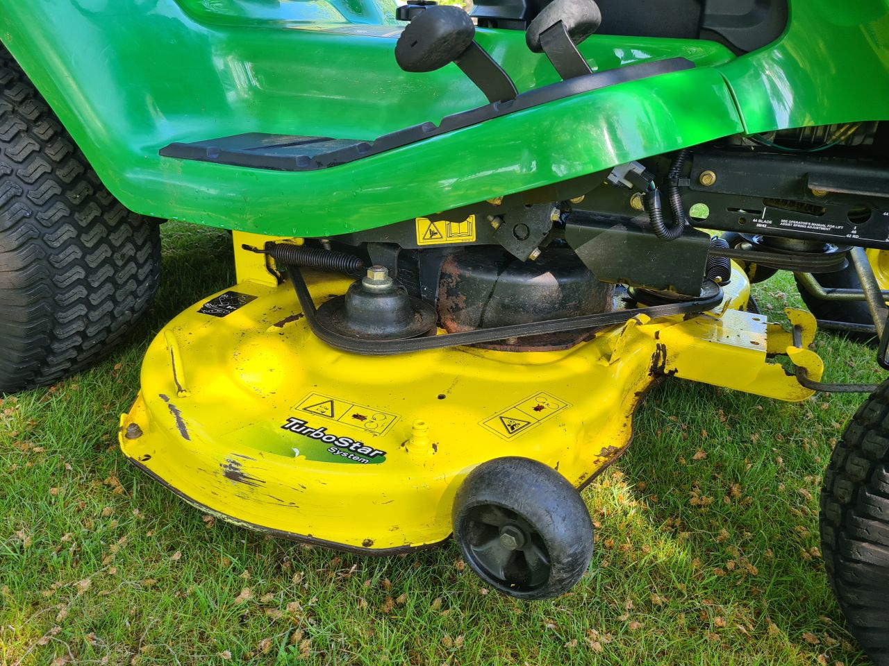John deere X300R zitmaaier met opvangbak 2 cilinder kawasaki.