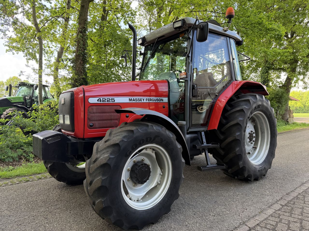 Massey Ferguson 4225