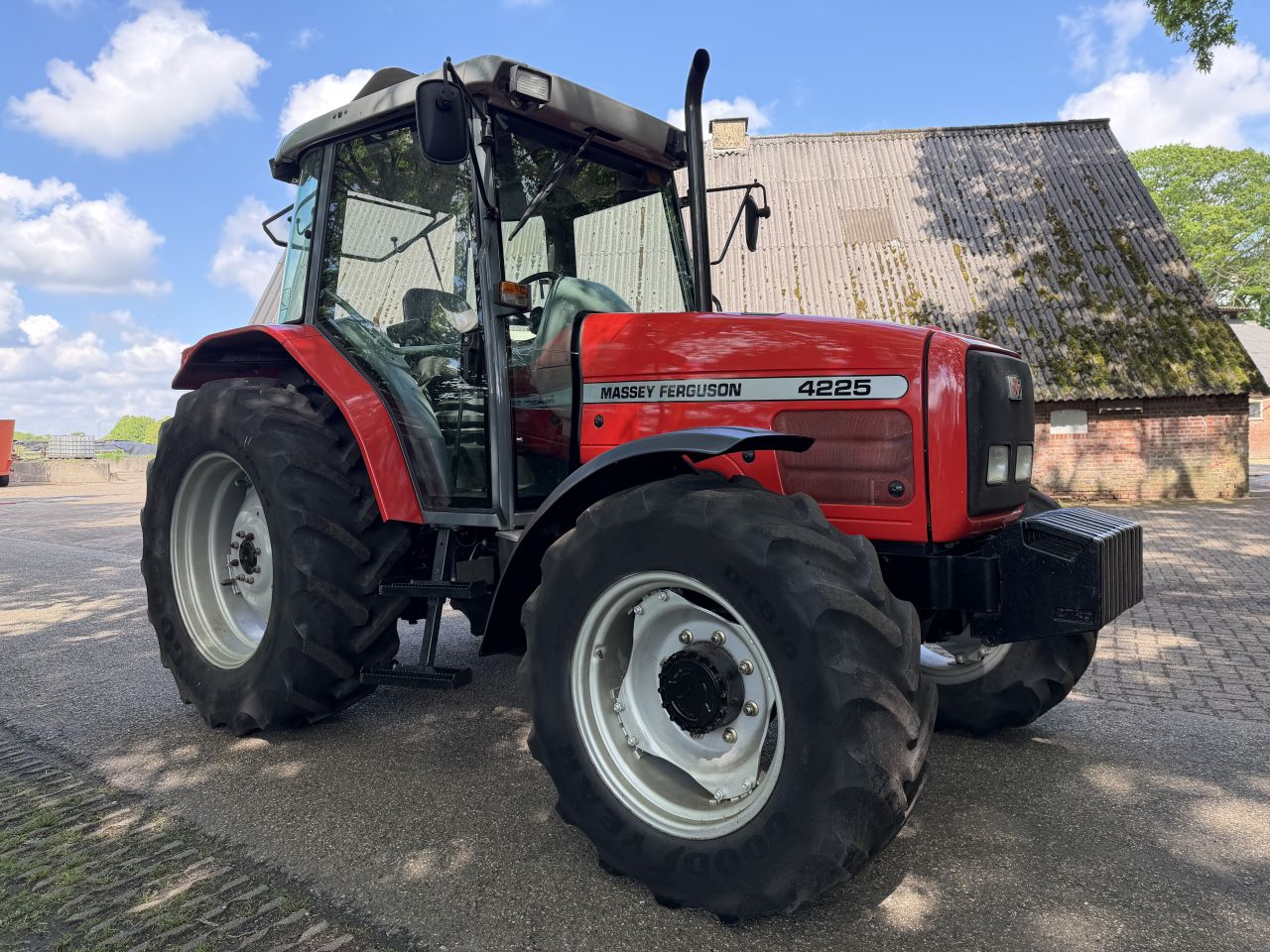 Massey Ferguson 4225