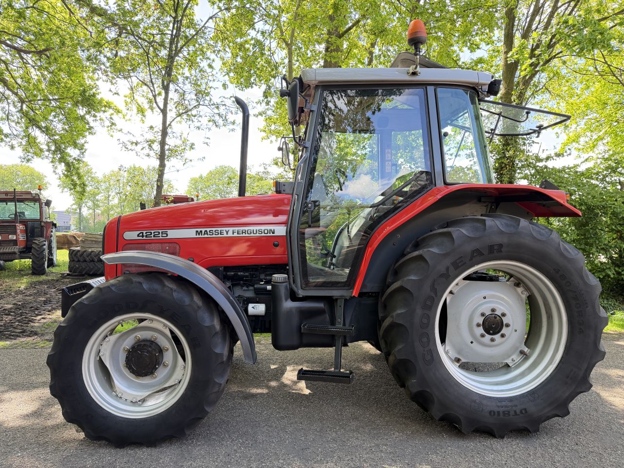 Massey Ferguson 4225