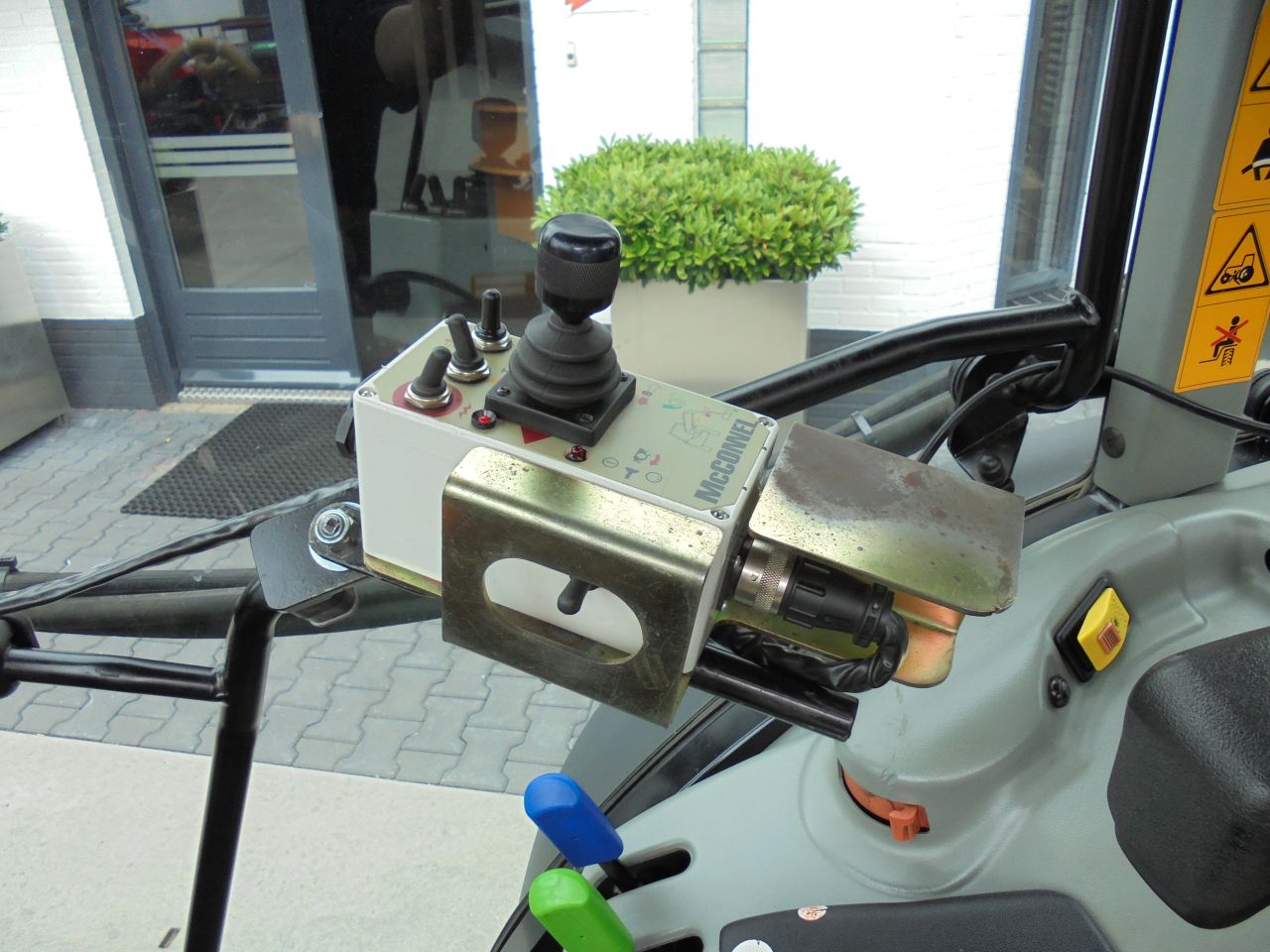 MF 3640F met mc connel arm/heggensnoeier
