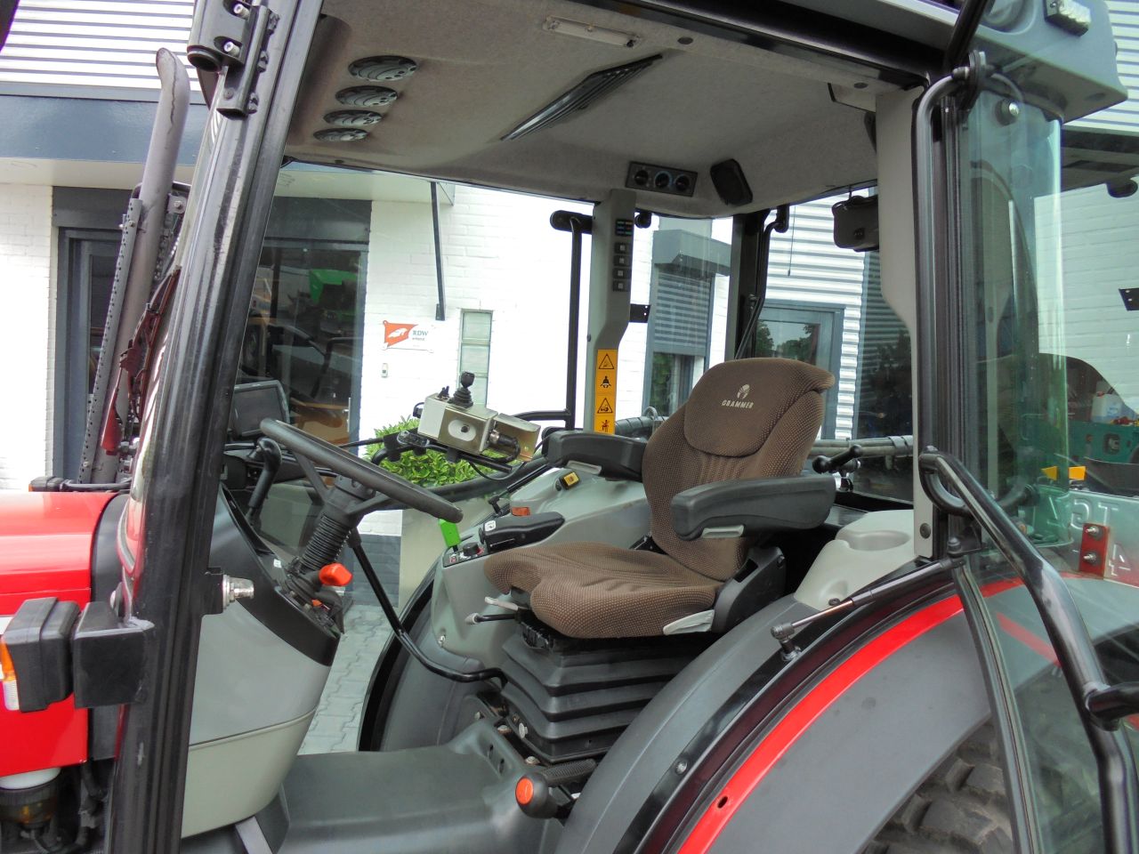 MF 3640F met mc connel arm/heggensnoeier
