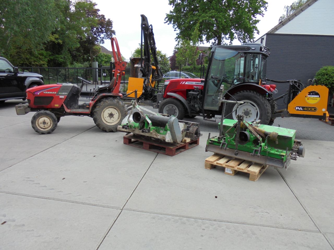 Yanmar met overtopfrees en rotorkopeg/zaaimachine
