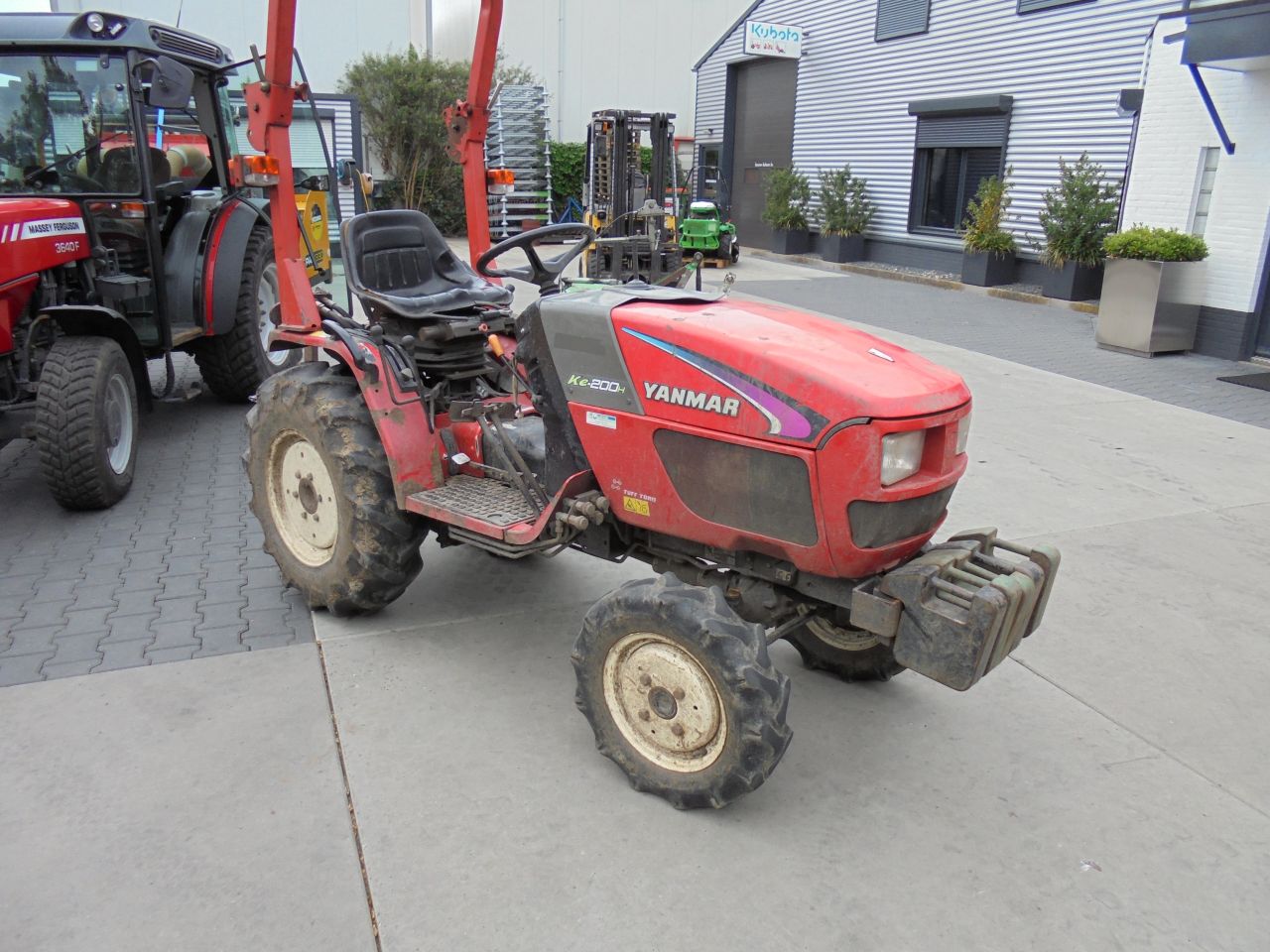 Yanmar met overtopfrees en rotorkopeg/zaaimachine