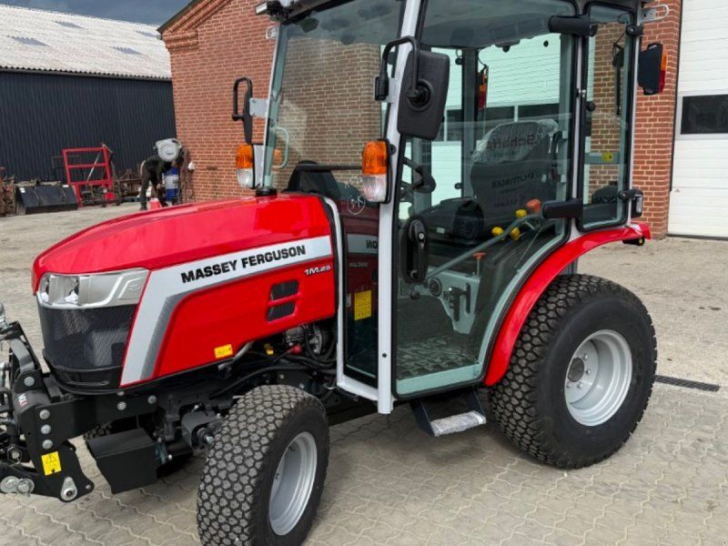 Massey Ferguson M1. 25