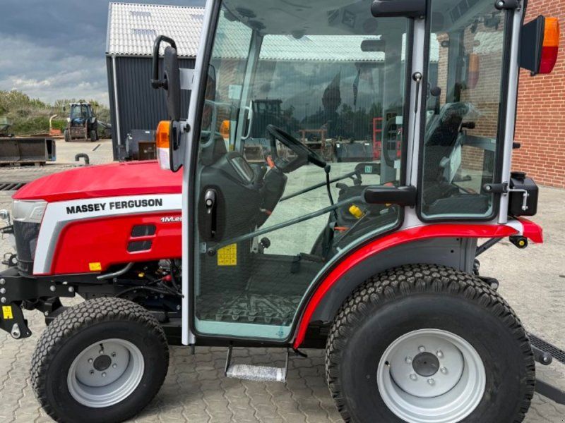 Massey Ferguson M1. 25