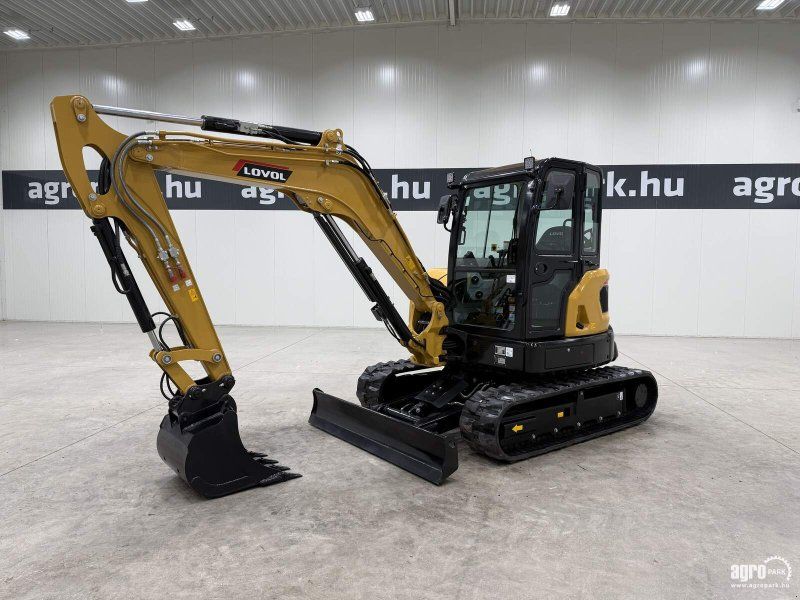 Lovol FR55F-u UN 5,800 kg rubber-tracked mini , air condi
