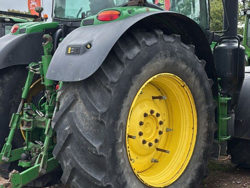John Deere 6215 R