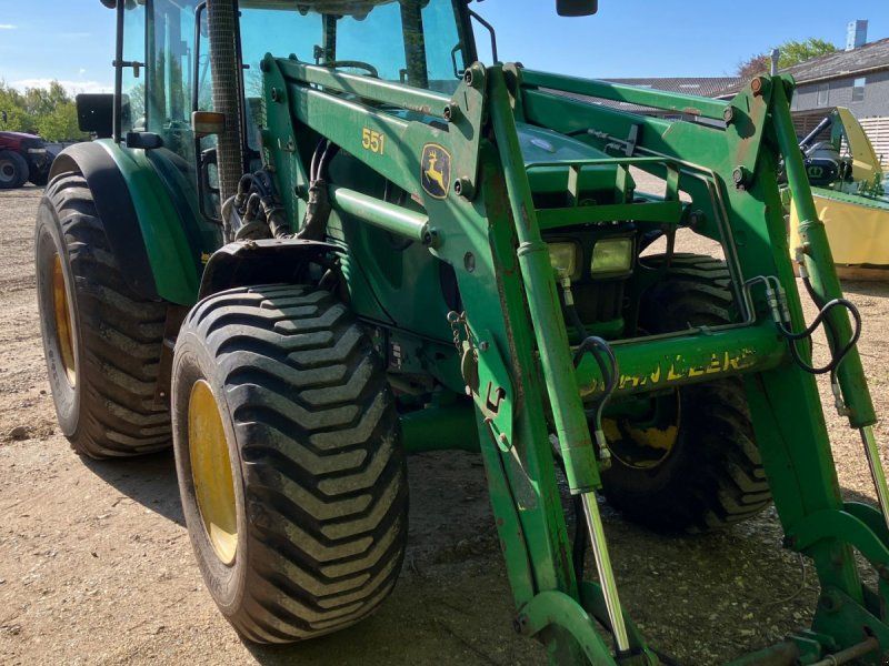 John Deere 5720 med frontlæsser.