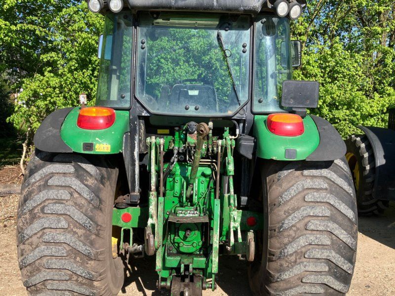John Deere 5720 med frontlæsser.