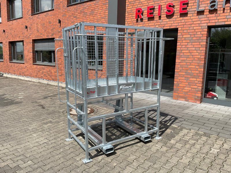 Fliegl Arbeitsbühne Hoch mit seitlichem Einstieg