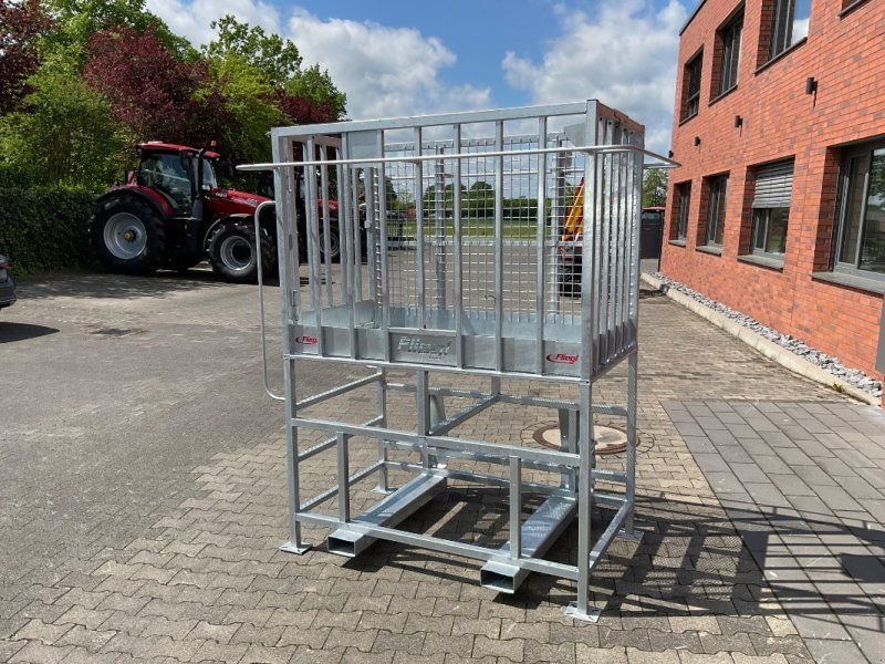 Fliegl Arbeitsbühne Hoch mit seitlichem Einstieg