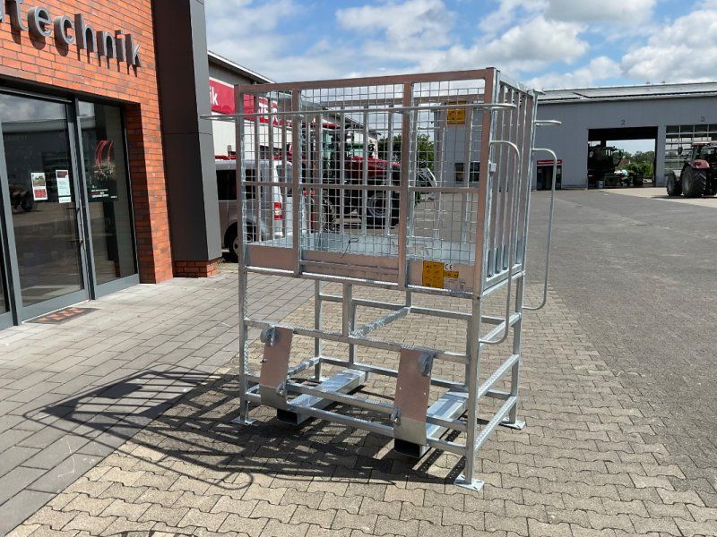 Fliegl Arbeitsbühne Hoch mit seitlichem Einstieg