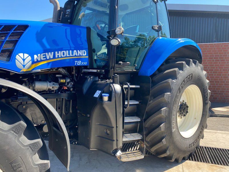 New Holland T8.300