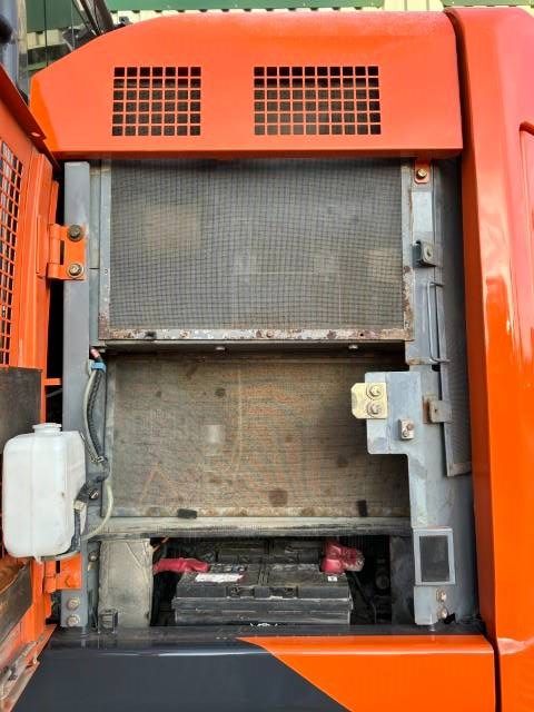Hitachi ZX 225 US LC-5 B