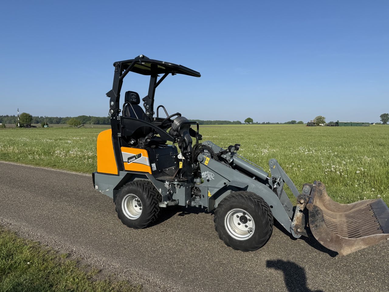 Giant G1500 mini shovel