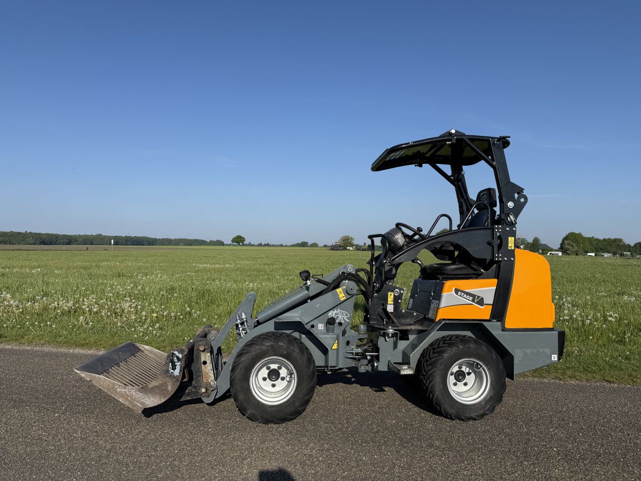 Giant G1500 mini shovel