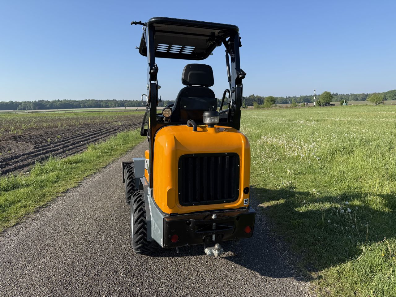Giant G1500 mini shovel