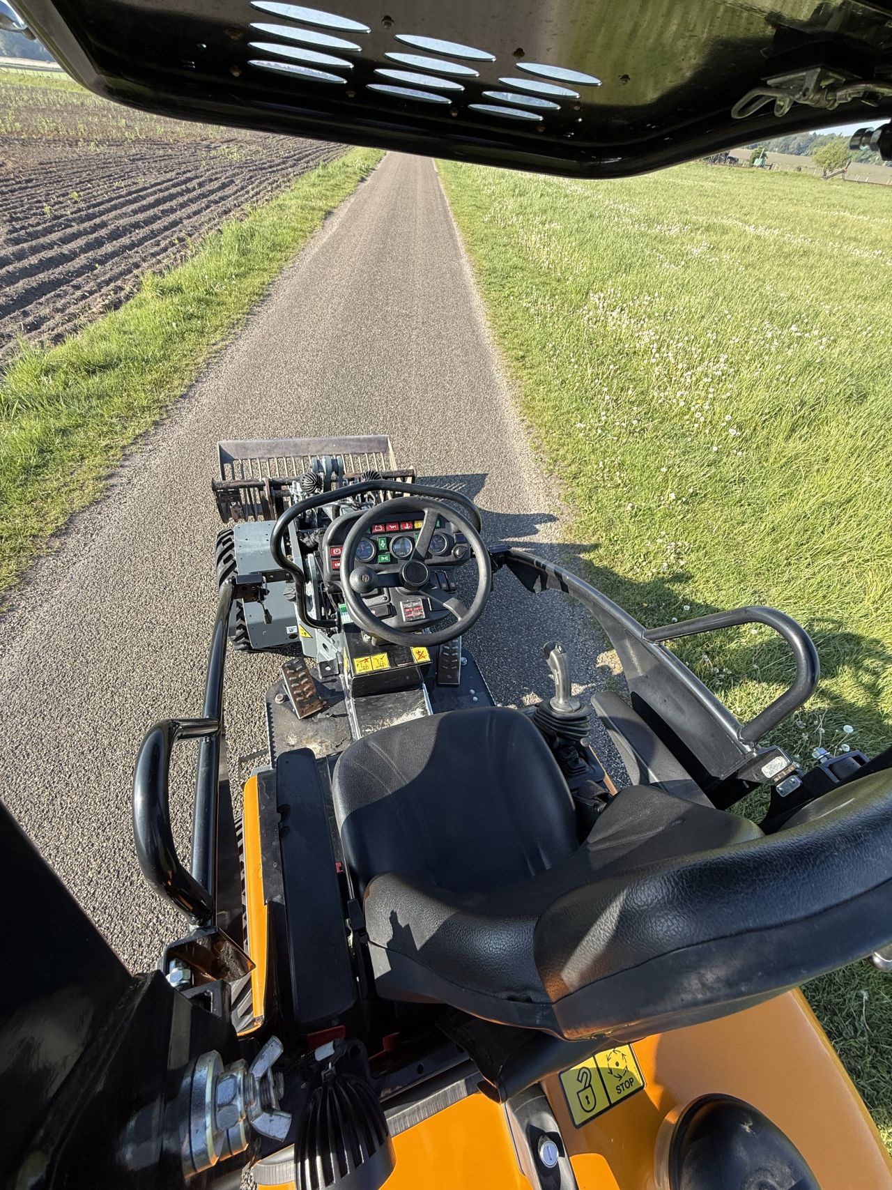 Giant G1500 mini shovel