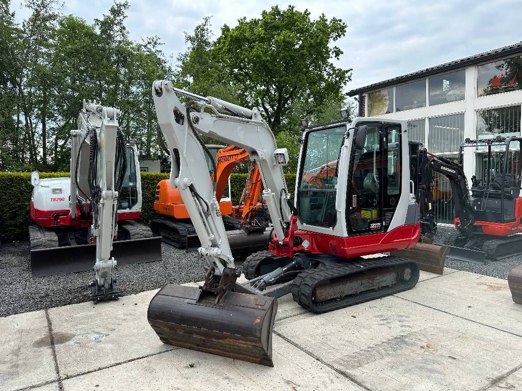 Takeuchi TB235